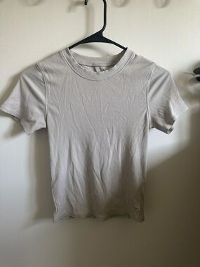 W’s Vuori Pose Fitted Tee - Light Beige